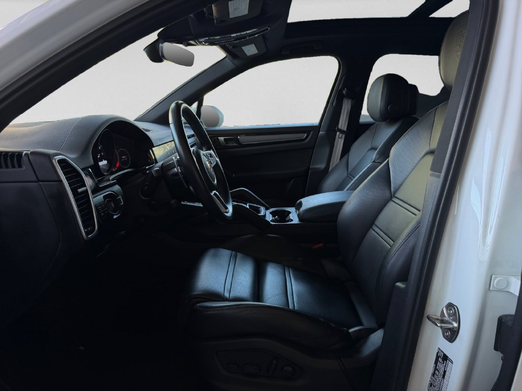 Used 2023 Porsche Cayenne Platinum Edition AWD/4WD image 22