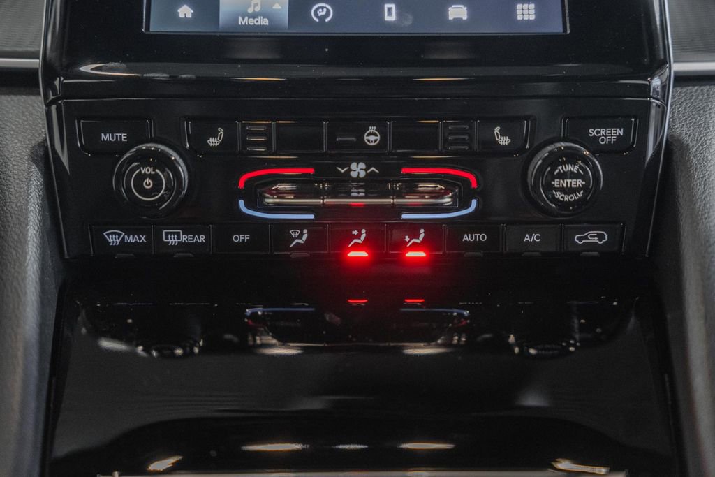 New 2025 Jeep Grand Cherokee Altitude image 22