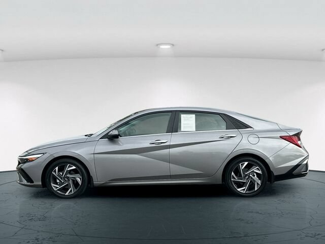 Used 2024 Hyundai Elantra Limited FWD image 3
