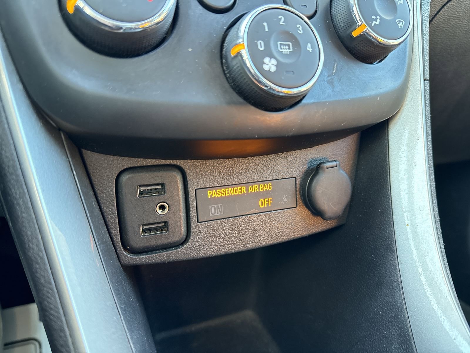 Used 2020 Chevrolet Trax LT w/ LT Convenience Package FWD image 35