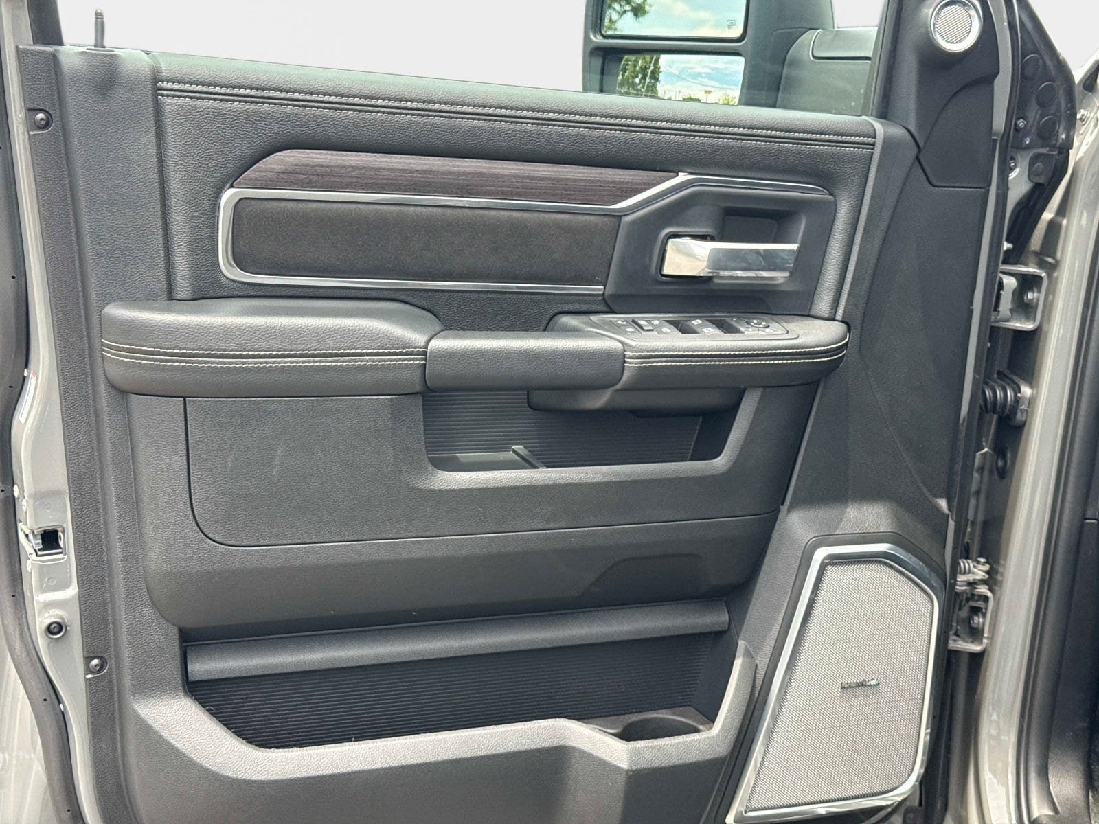 Used 2026 RAM 5500 4x4 Crew Cab w/ Laramie Trim Package image 20