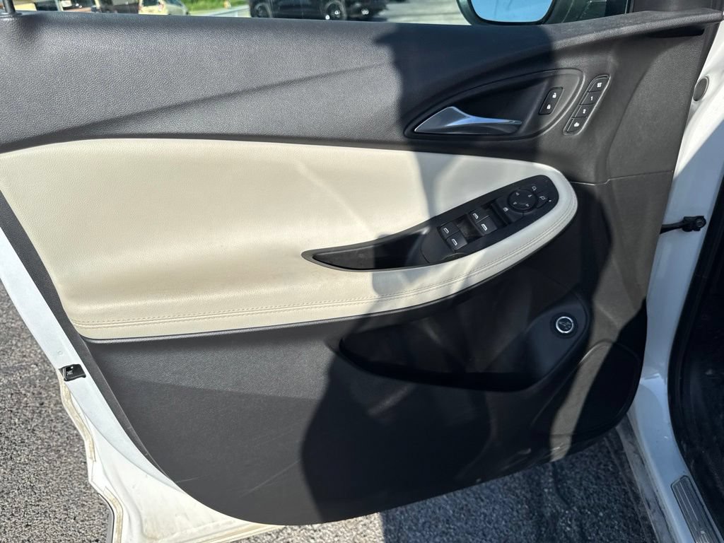 Used 2022 Buick Encore GX Essence w/ Advanced Technology Package FWD image 8