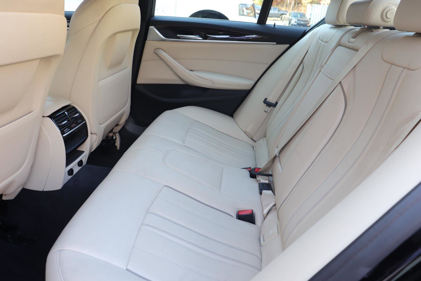 Used 2018 BMW 530i w/ Premium Package image 10
