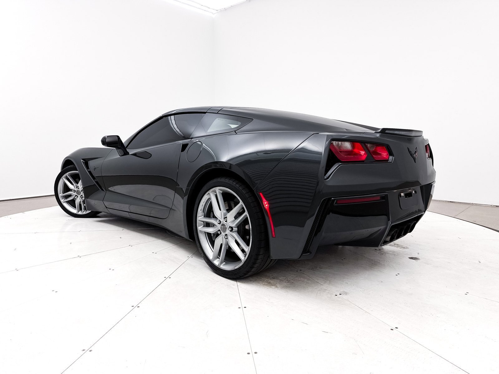 Used 2018 Chevrolet Corvette Stingray image 2