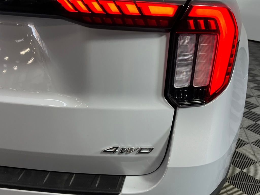 Used 2025 Ford Explorer Platinum w/ LUX Leather Package image 10