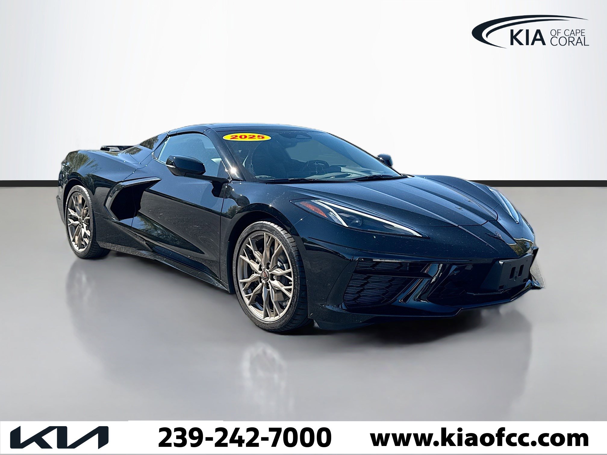 Used 2025 Chevrolet Corvette Stingray Preferred Conv w/ 2LT image 1