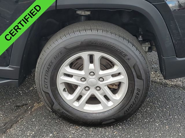 Used 2023 Jeep Grand Cherokee Laredo AWD/4WD image 33