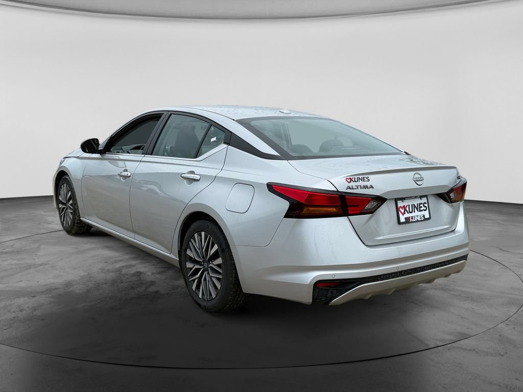 Used 2024 Nissan Altima 2.5 SV FWD image 7