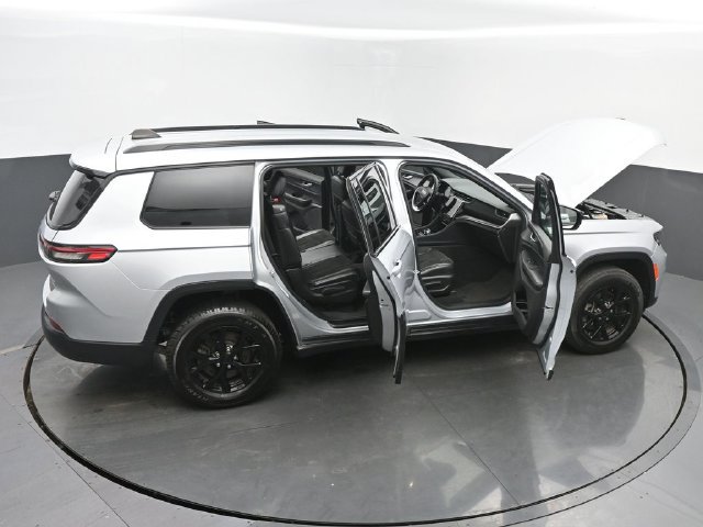 Used 2024 Jeep Grand Cherokee L Laredo AWD/4WD image 67