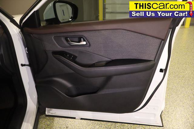 Used 2023 Nissan Rogue SV image 30