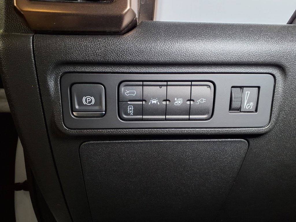 Used 2024 GMC Hummer EV 2X w/ LPO, Sport Package AWD/4WD image 14