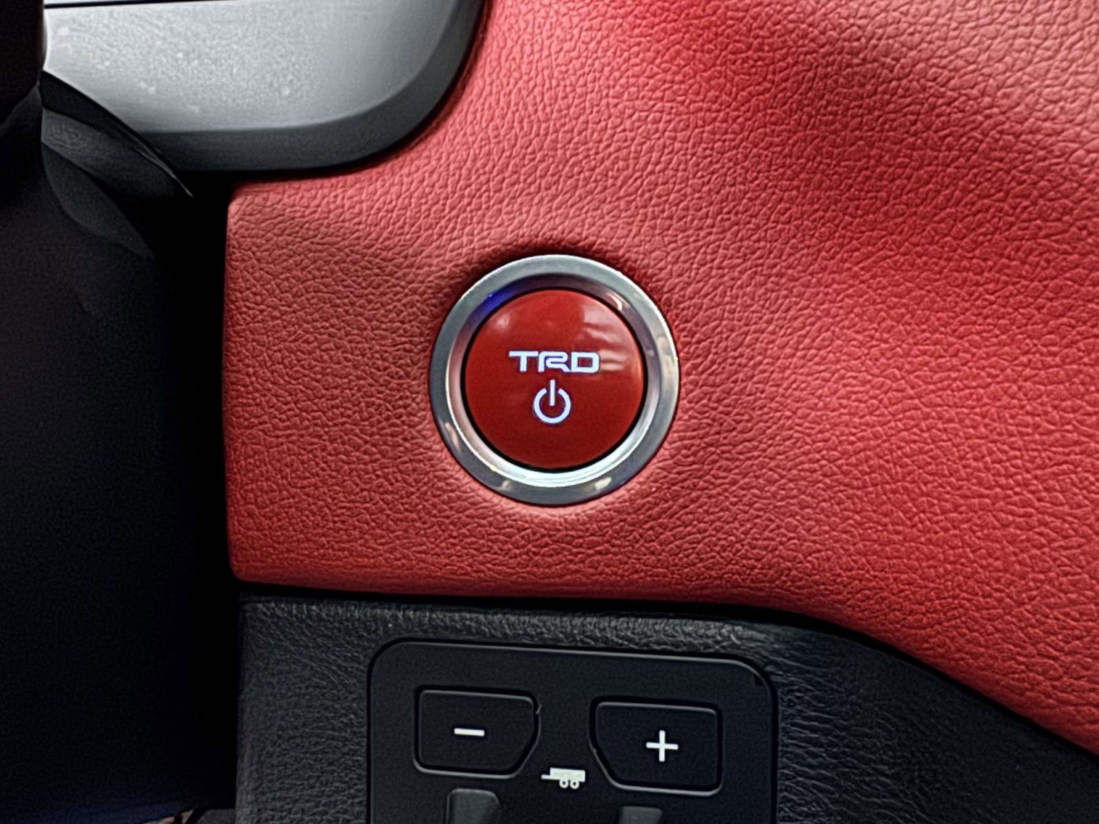 Used 2024 Toyota Sequoia 4WD image 30