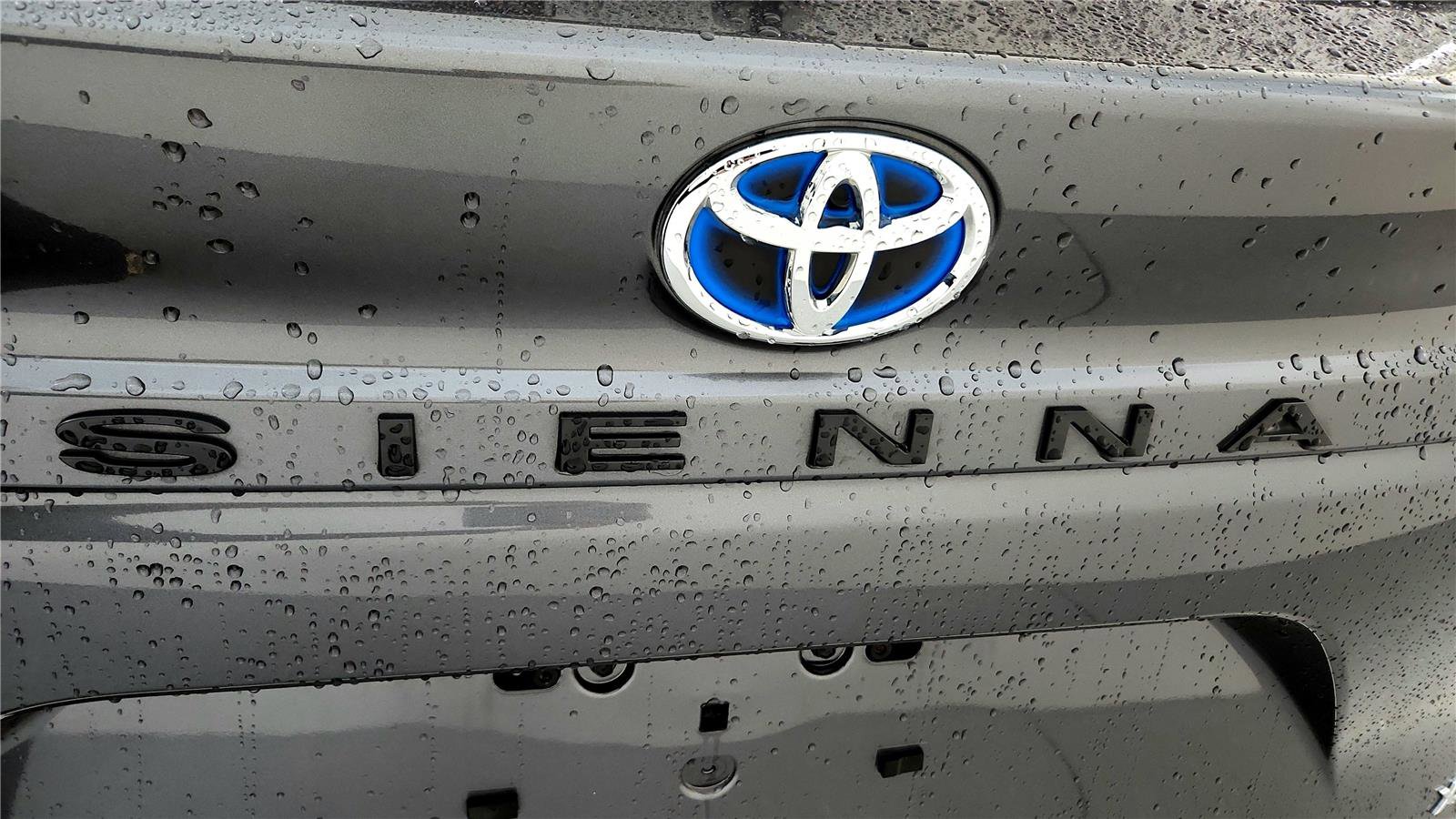 Used 2025 Toyota Sienna XLE w/ XLE Plus Package image 13