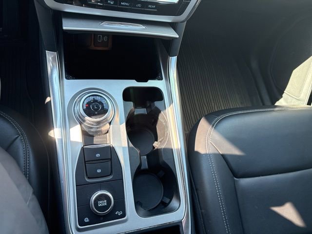 Used 2023 Ford Explorer XLT w/ Equipment Group 202A image 28