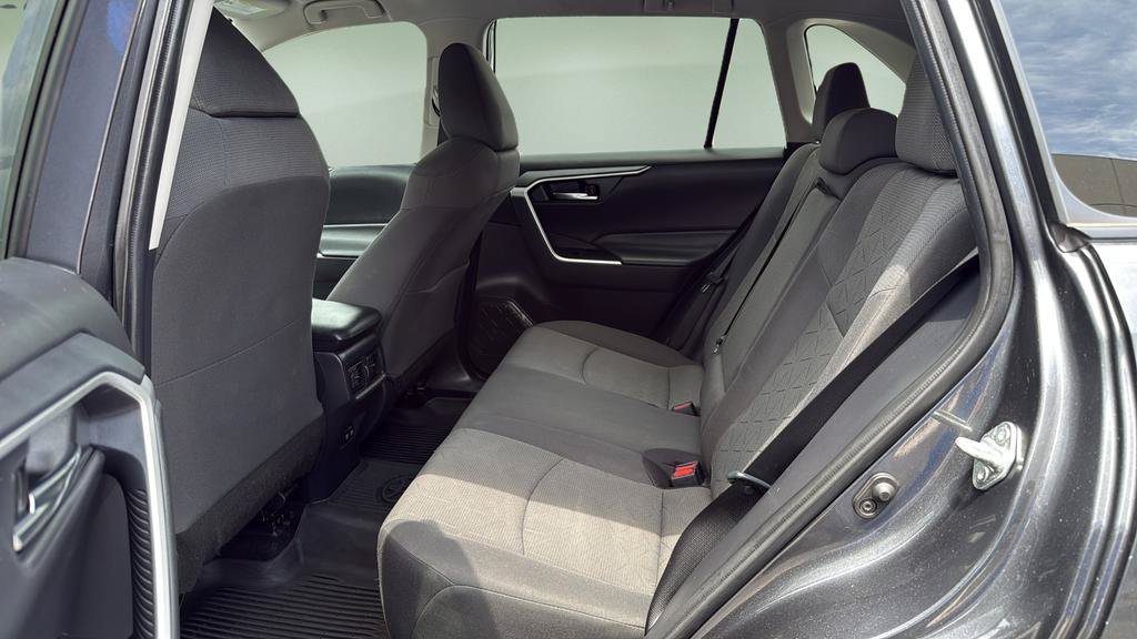 Used 2021 Toyota RAV4 XLE AWD/4WD image 14