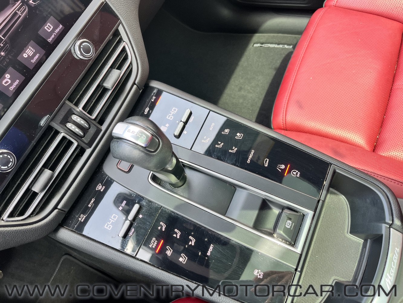 Used 2022 Porsche Macan AWD/4WD image 23