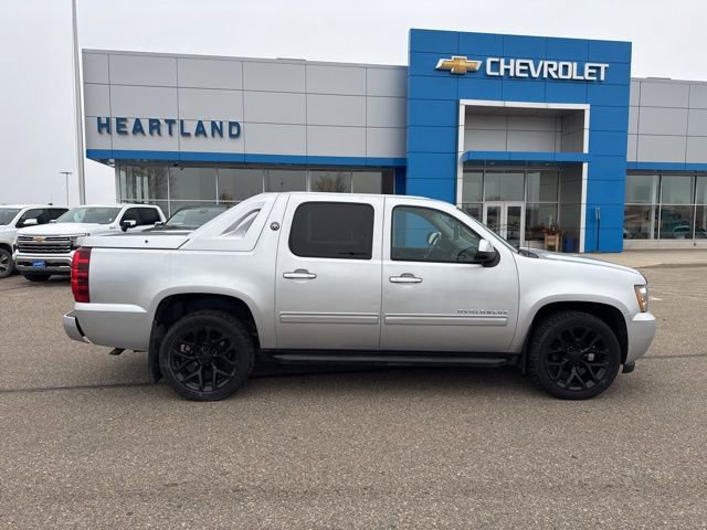 Used 2013 Chevrolet Avalanche LT image 6
