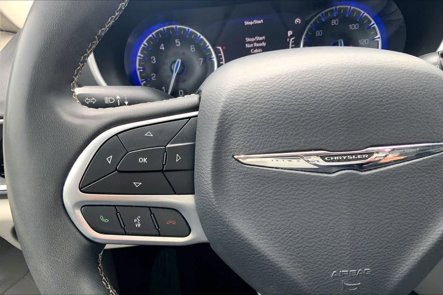 Used 2023 Chrysler Pacifica Touring-L FWD image 24