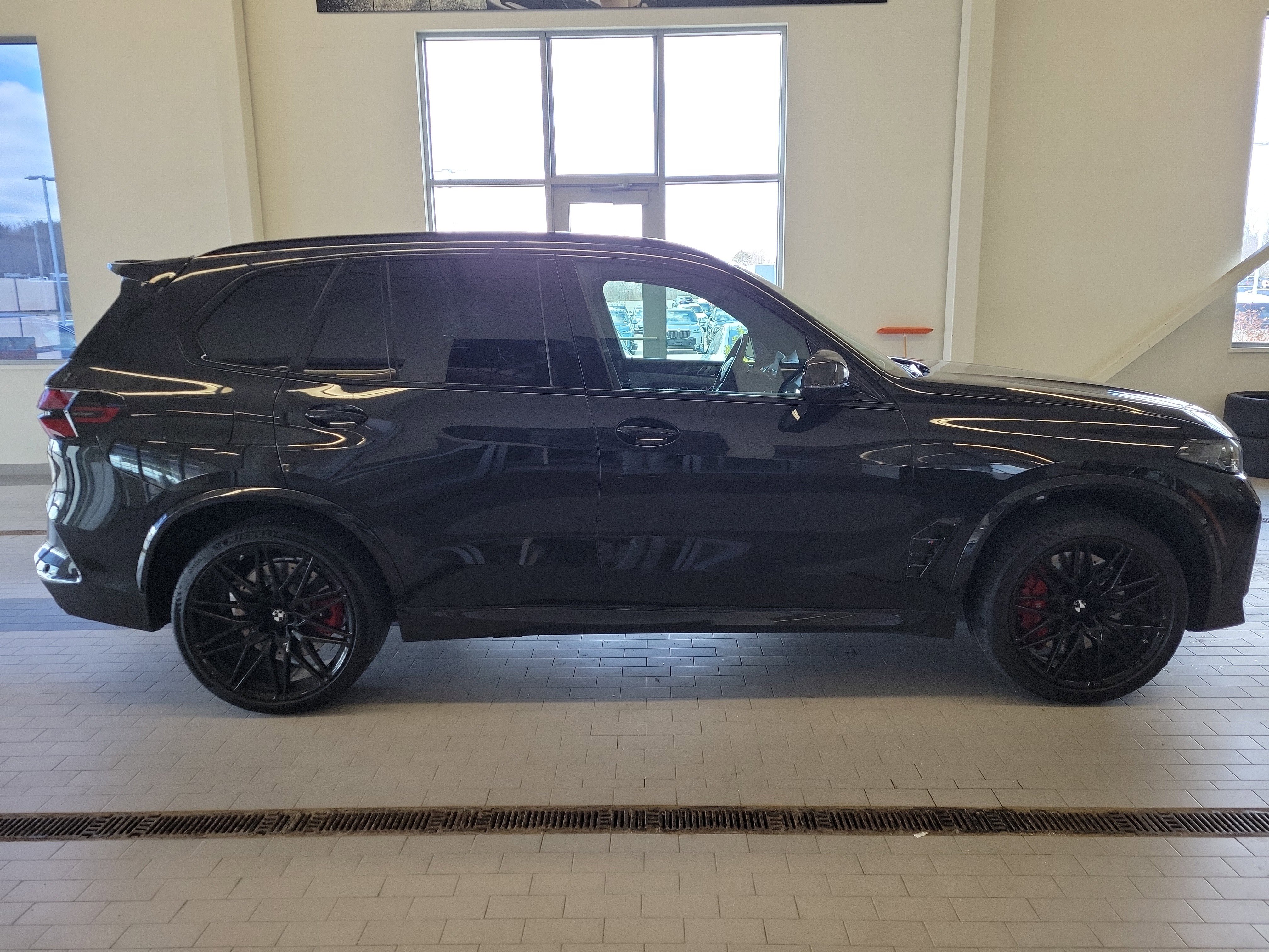 Used 2024 BMW X5 M Competition w/ Executive Package image 4