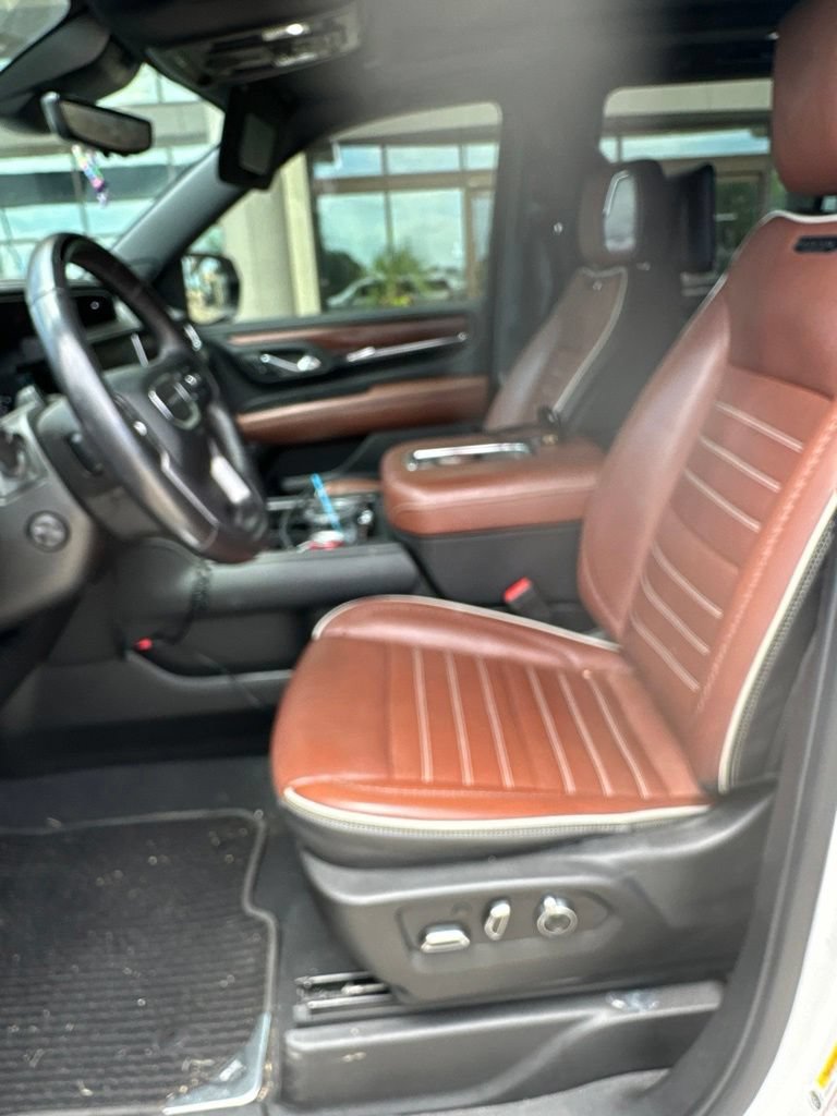 Used 2023 GMC Yukon Denali Ultimate AWD/4WD image 9