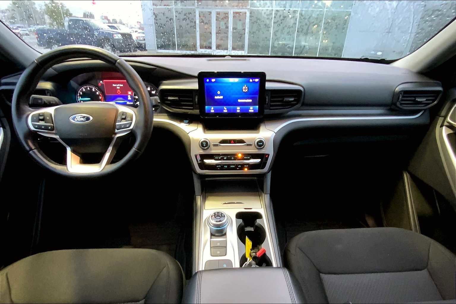 Used 2022 Ford Explorer XLT image 27