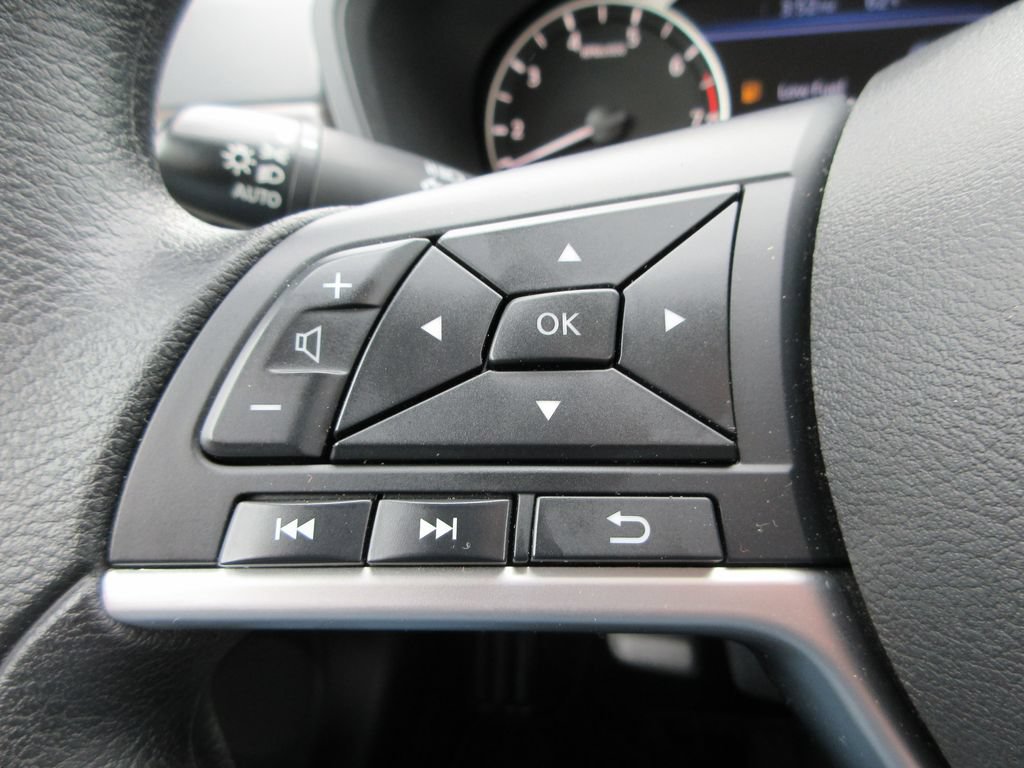 Used 2025 Nissan Altima 2.5 SV FWD image 21