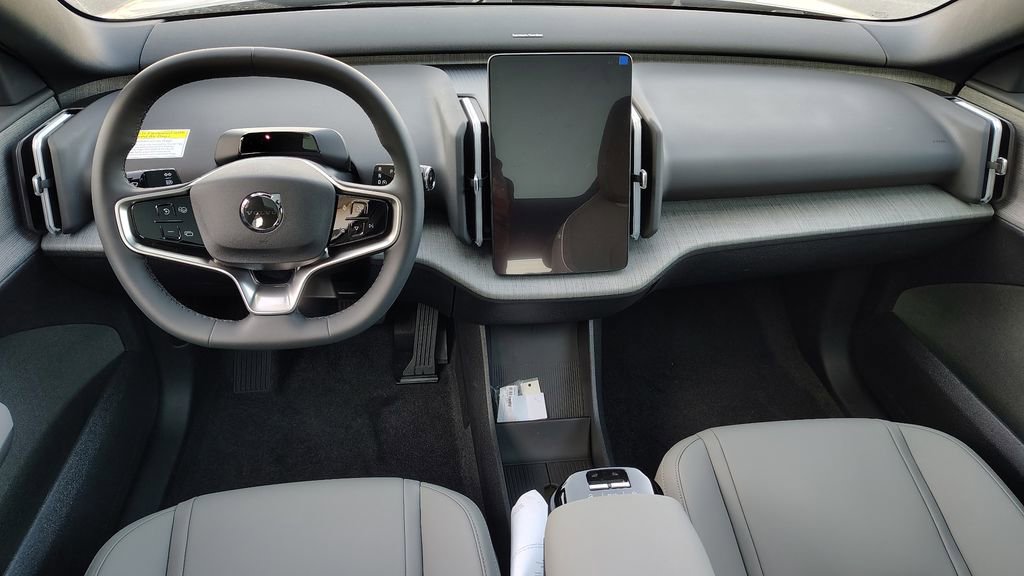 New 2026 Volvo EX30 Plus w/ Climate Package image 9