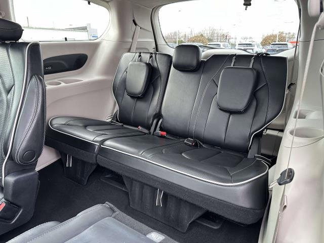 Used 2023 Chrysler Pacifica Limited image 33