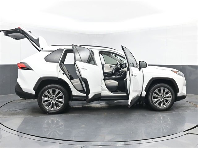 Used 2020 Toyota RAV4 XLE Premium image 52