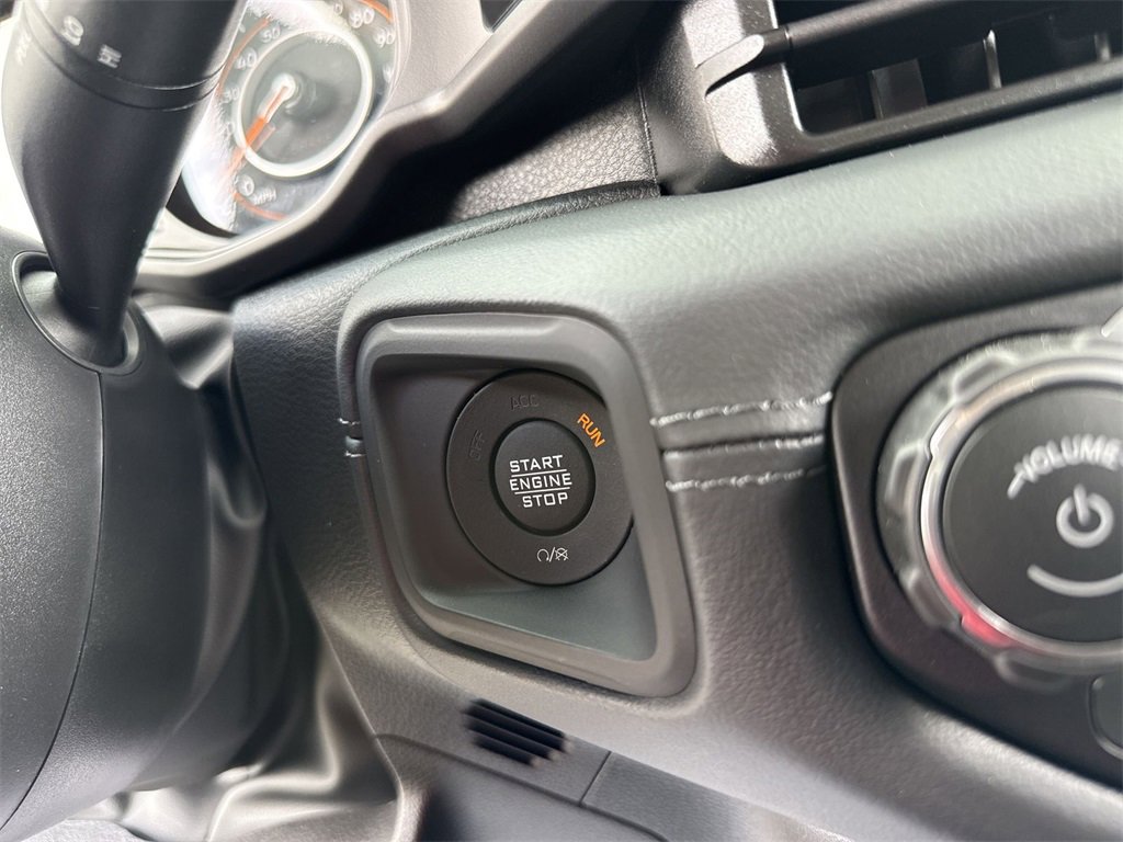 New 2025 Jeep Gladiator Mojave w/ Steel Bumper Group image 19