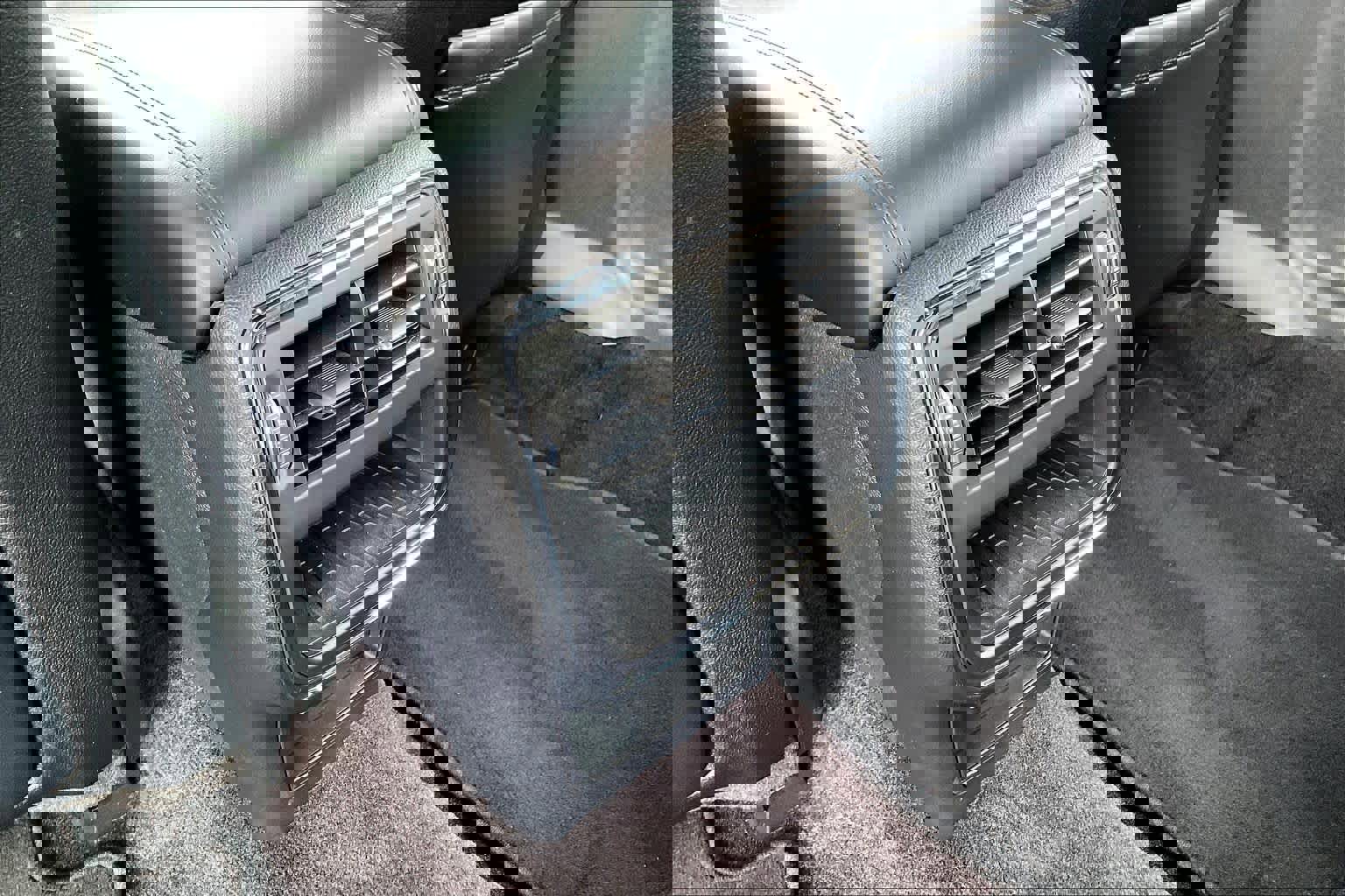 Used 2017 Lincoln Continental Premiere image 37