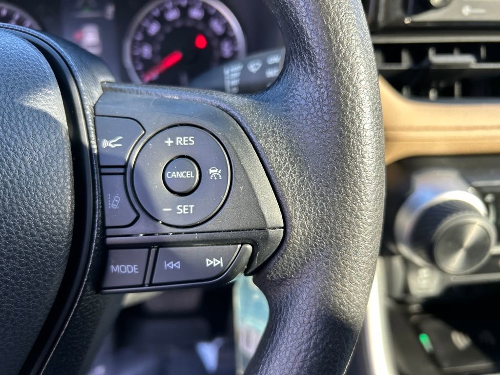 Used 2021 Toyota RAV4 LE image 20