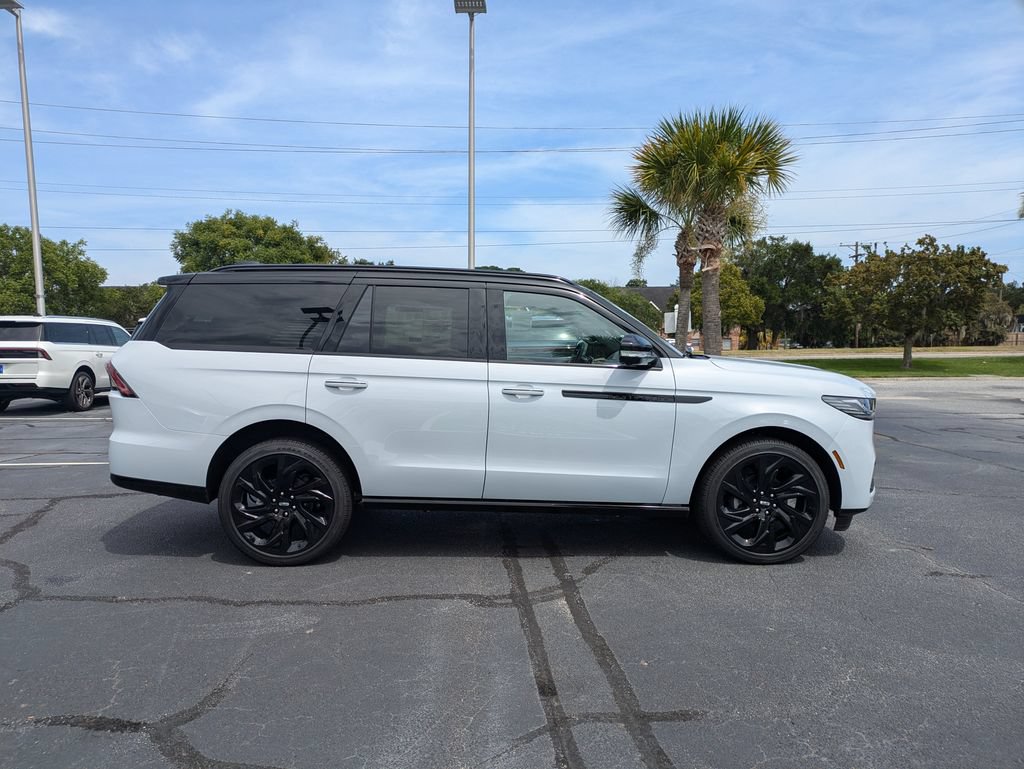 New 2026 Lincoln Navigator Black Label AWD/4WD image 3