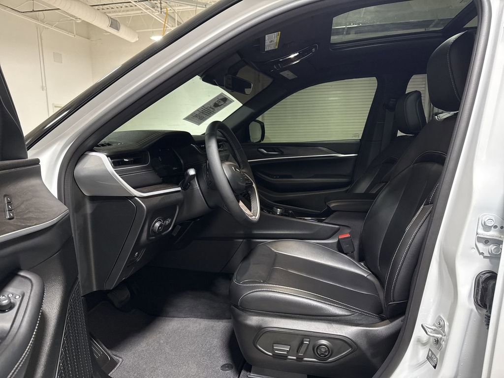 Used 2025 Jeep Grand Cherokee L Limited w/ Trailer Tow Package image 21