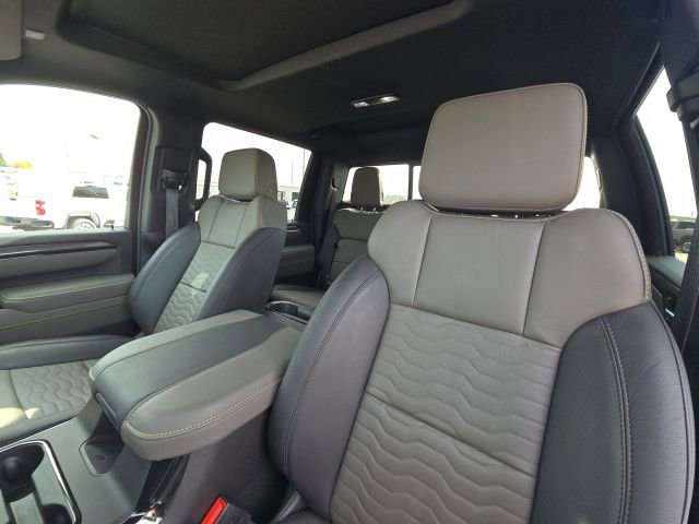 Used 2025 Chevrolet Silverado 2500 ZR2 w/ Technology Package image 22