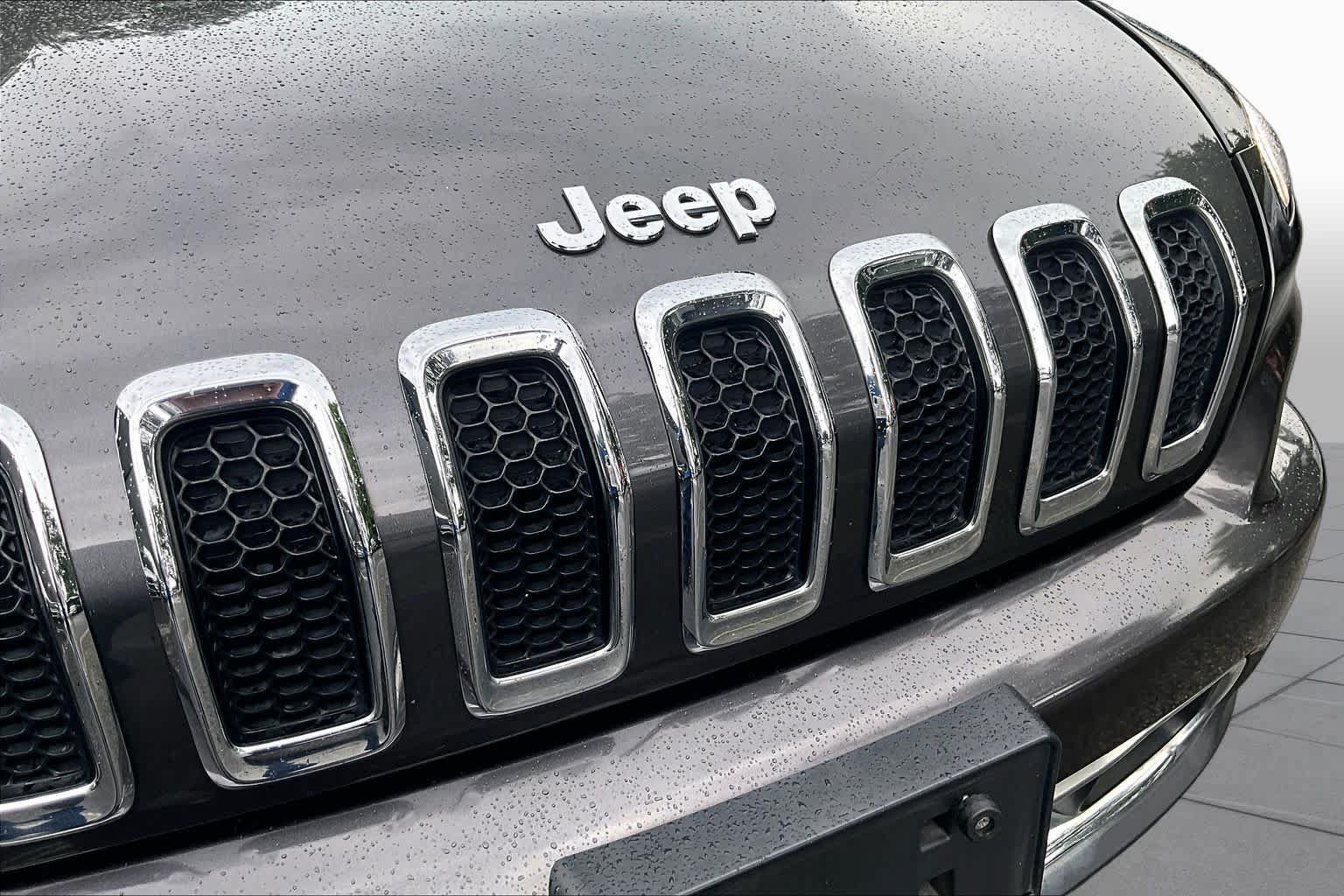 Used 2016 Jeep Cherokee Limited FWD image 32