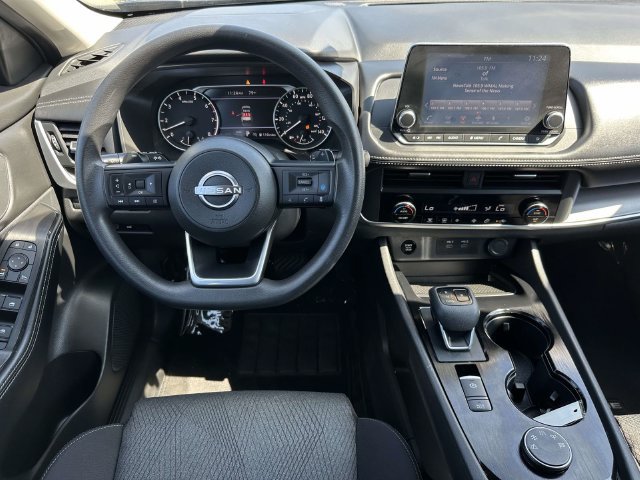 Used 2024 Nissan Rogue SV AWD/4WD image 3