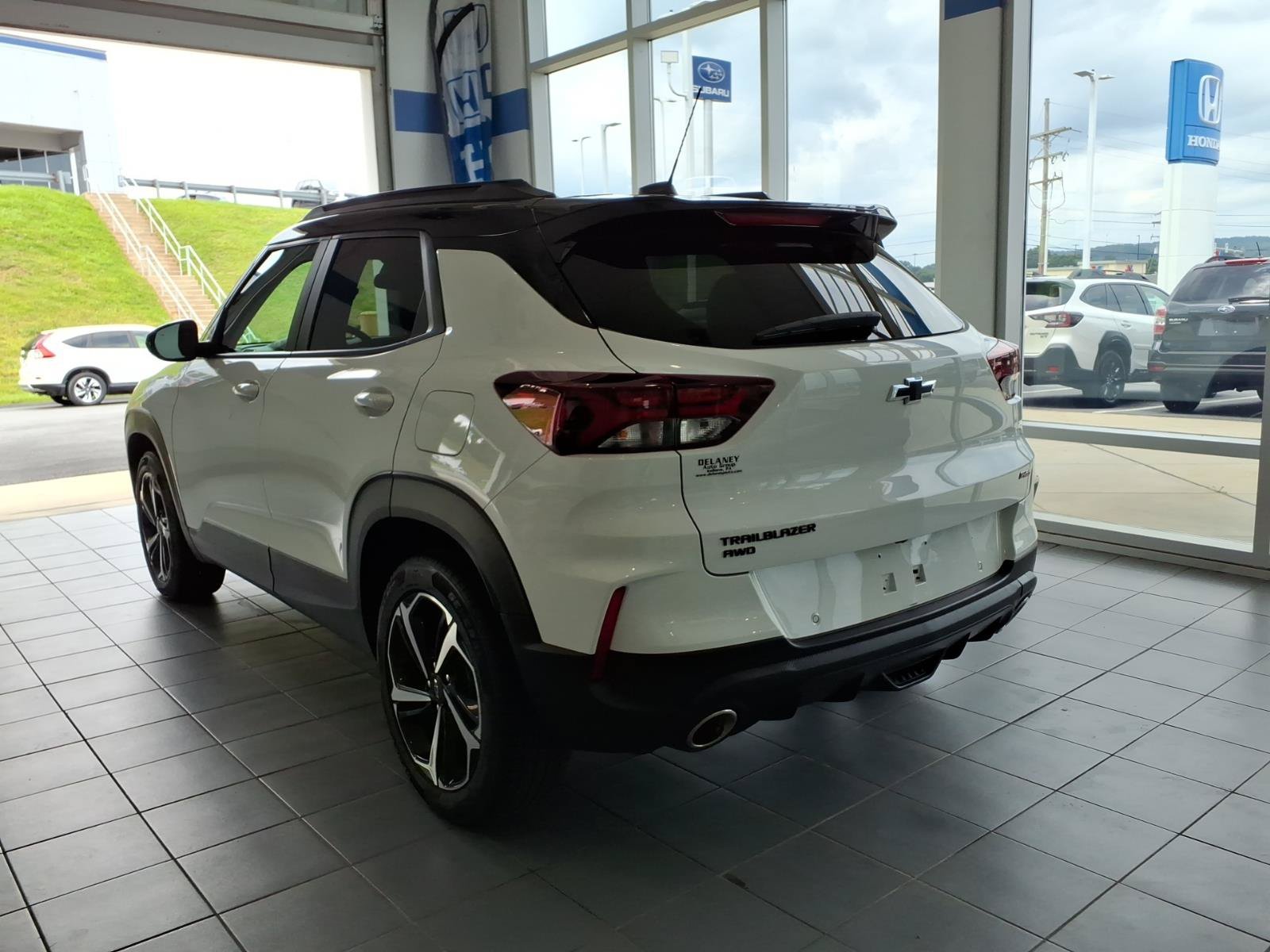 Used 2022 Chevrolet TrailBlazer RS w/ Technology Package AWD/4WD image 5
