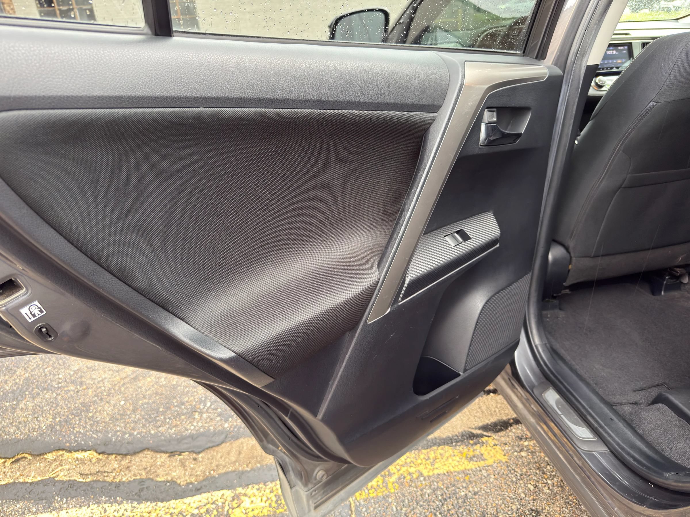 Used 2016 Toyota RAV4 LE FWD image 25