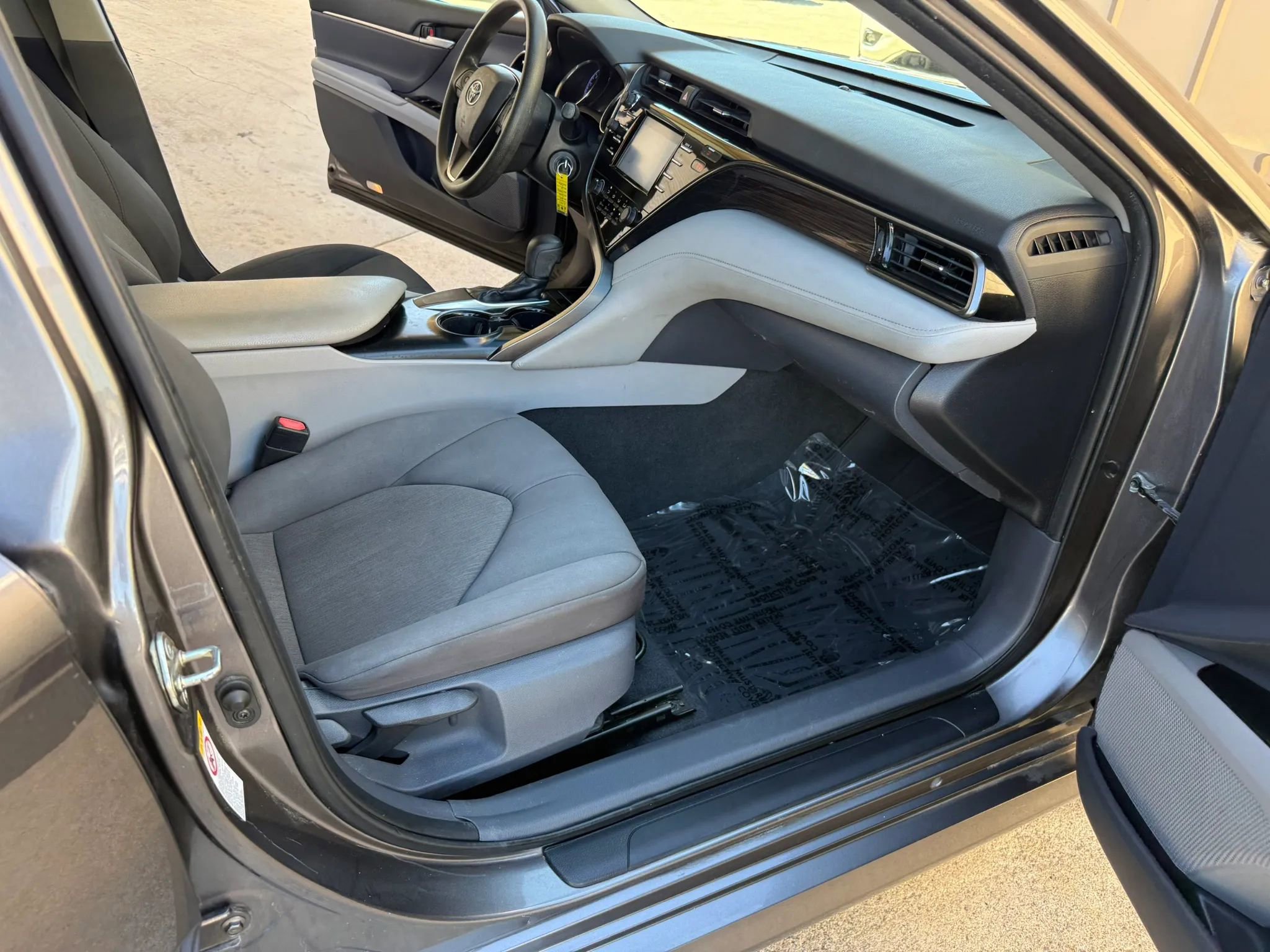 Used 2019 Toyota Camry LE FWD image 18