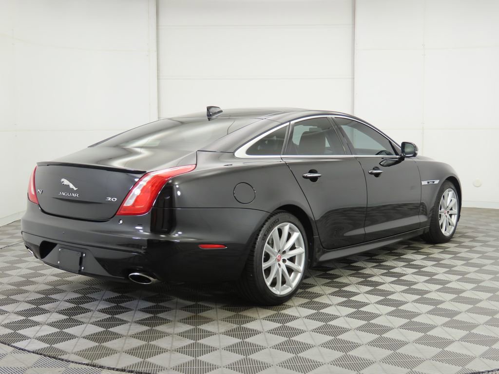 Used 2019 Jaguar XJ R-Sport image 5