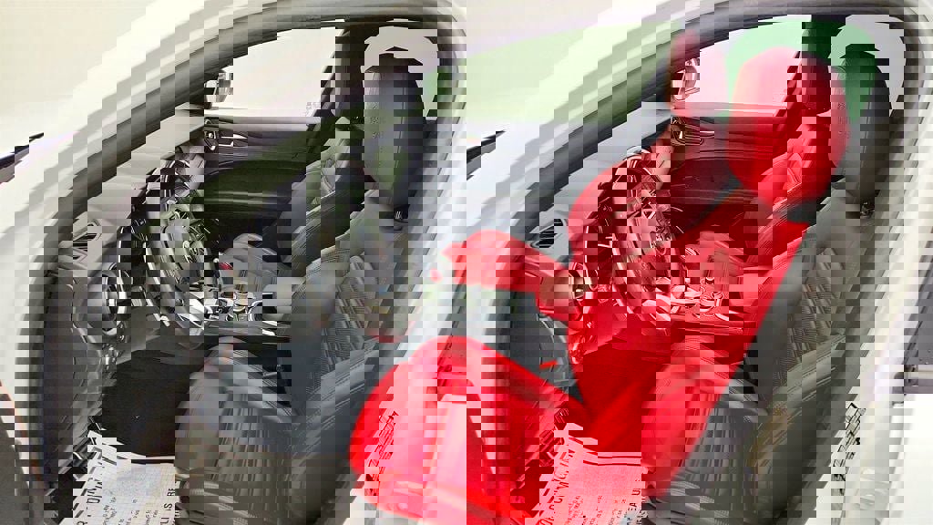 Used 2023 Alfa Romeo Stelvio Sprint image 21