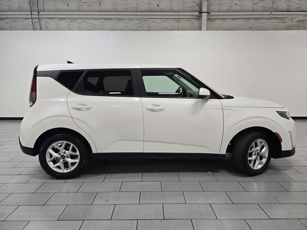 Used 2023 Kia Soul LX w/ LX Technology Package image 16