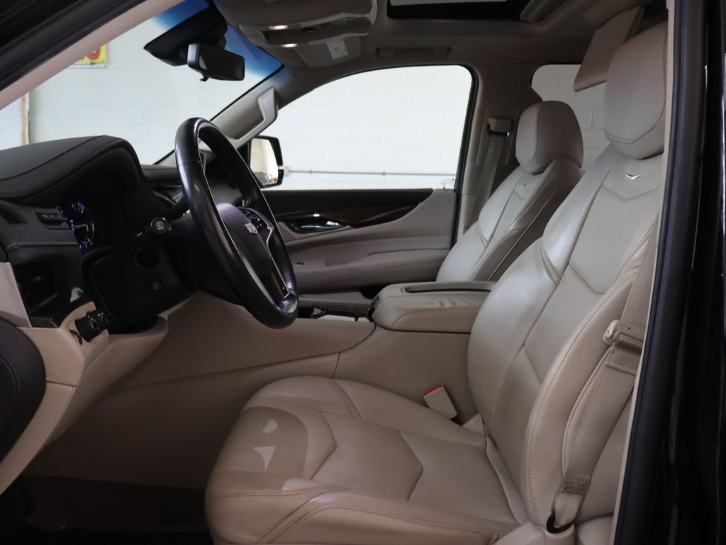 Used 2018 Cadillac Escalade ESV Luxury AWD/4WD image 20