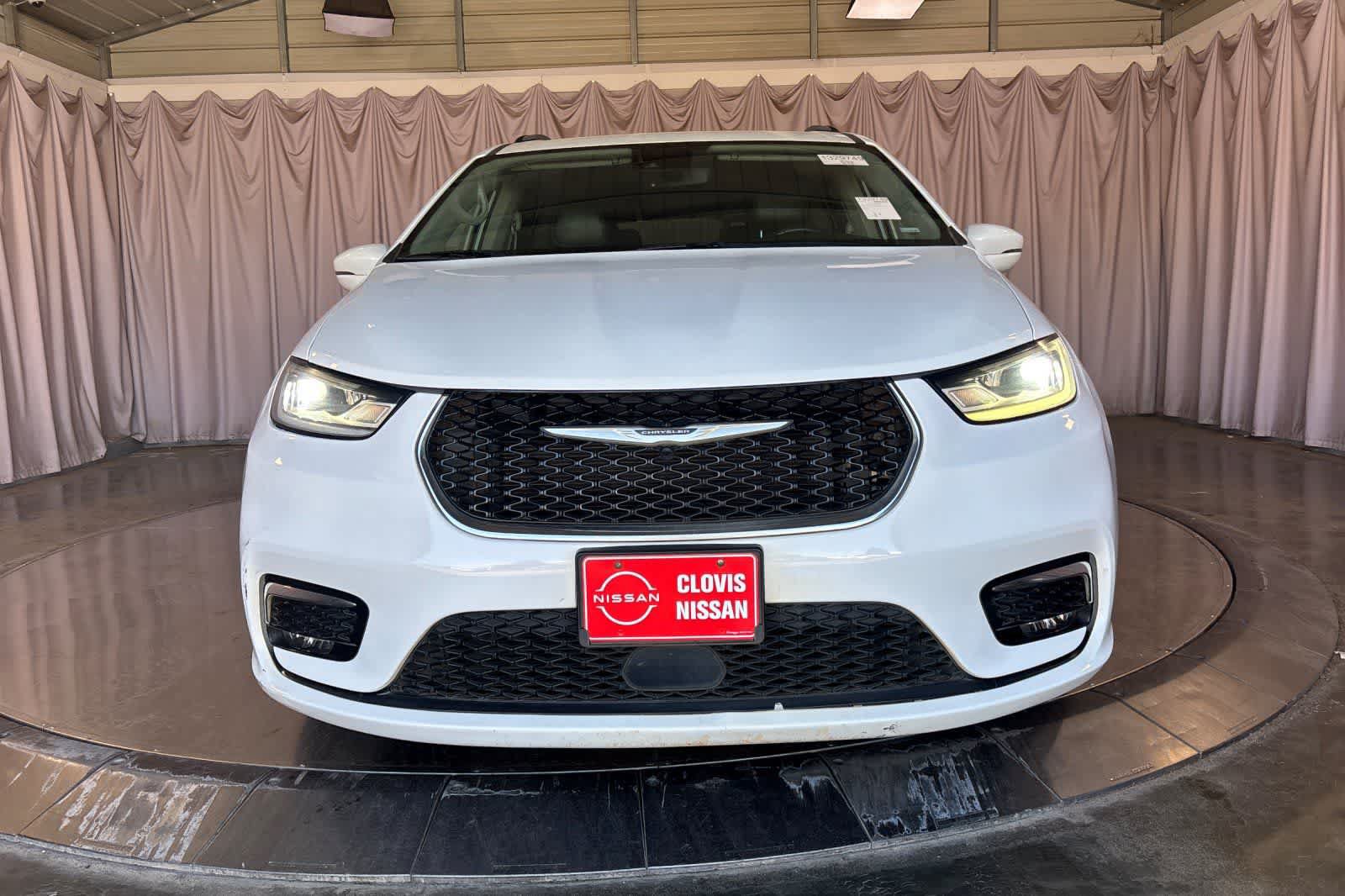 Used 2022 Chrysler Pacifica Touring-L FWD image 11