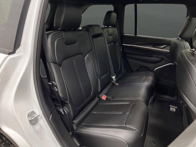 New 2025 Jeep Grand Cherokee Limited w/ Black Appearance Package image 32