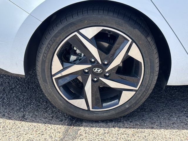Used 2023 Hyundai Elantra Limited FWD image 9