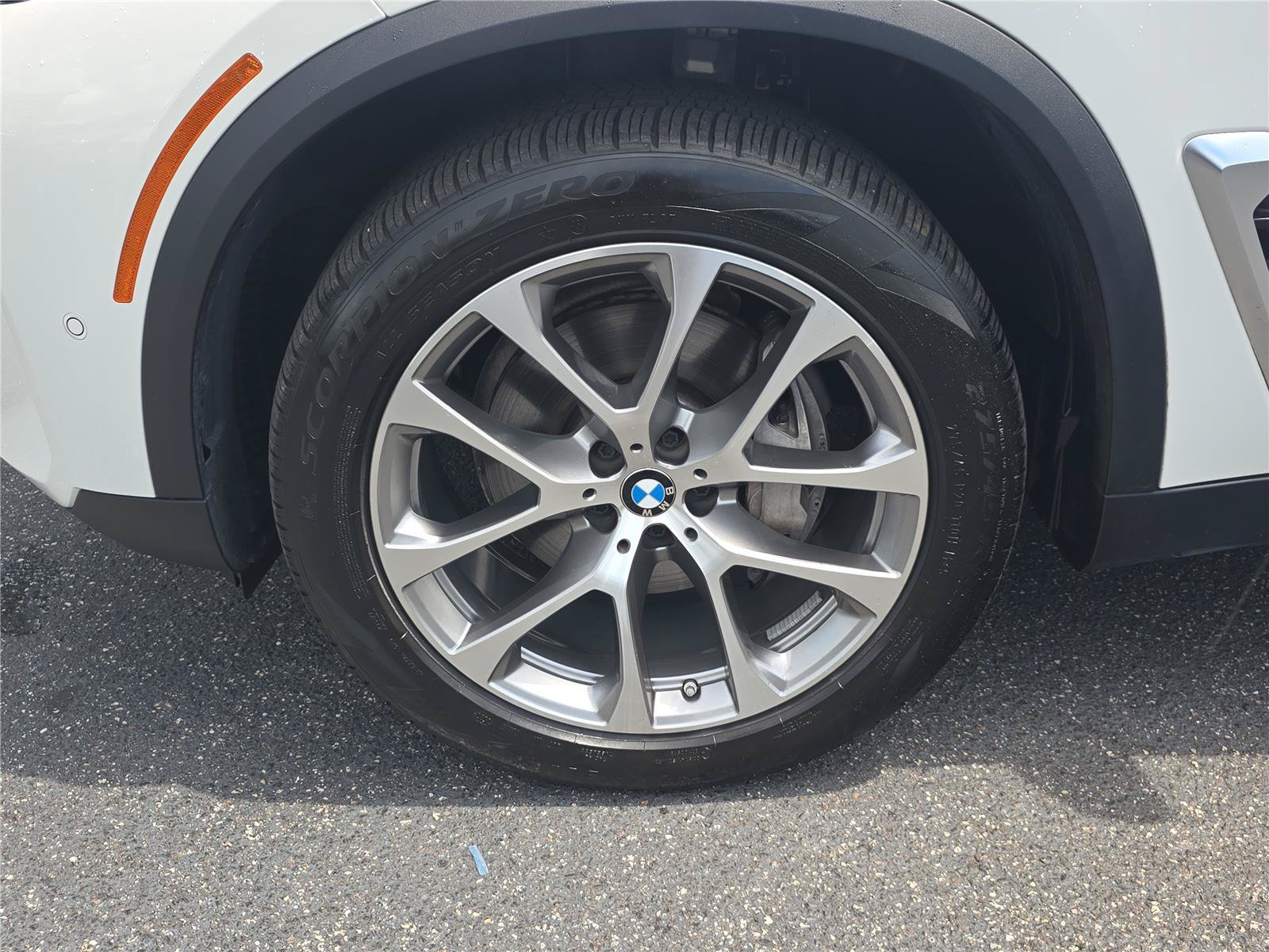 Certified 2024 BMW X5 sDrive40i w/ Parking Assistance Package RWD image 7