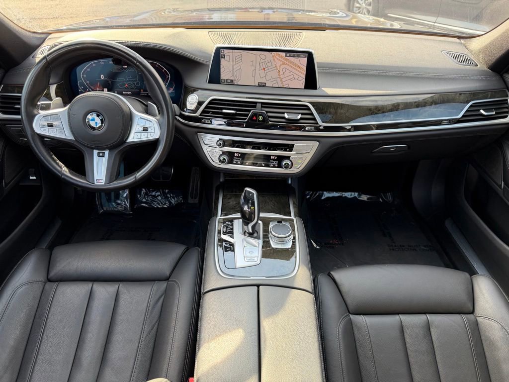 Used 2022 BMW 740i w/ M Sport Package image 28