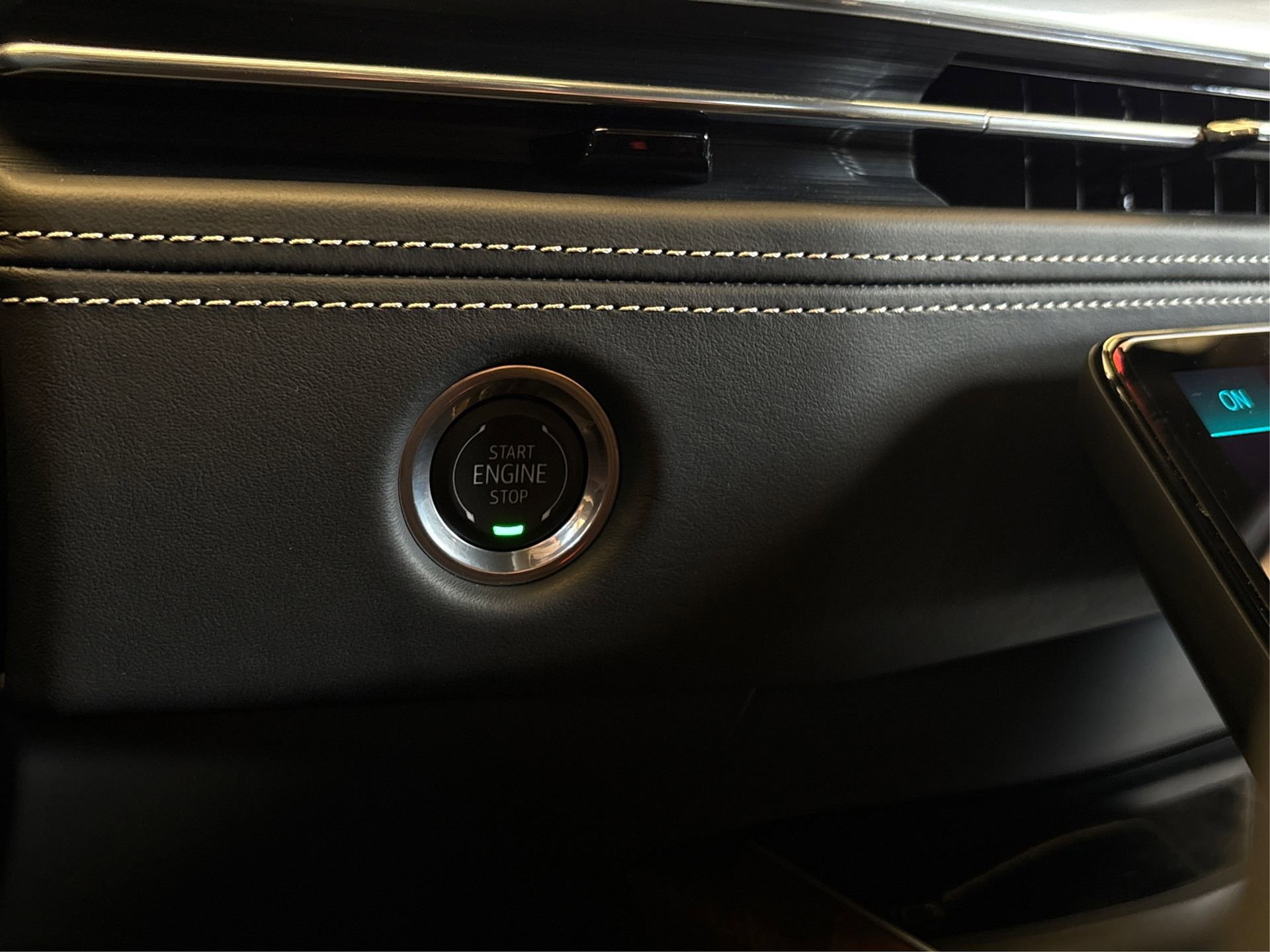 Certified 2025 Cadillac Escalade ESV Sport Platinum image 30